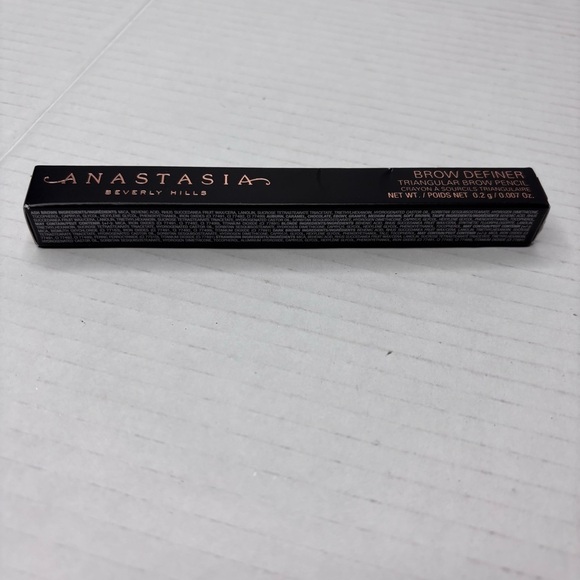 ANASTASIA BEVERLY HILLS Dark Brown Triangular
Brow Pencil - Picture 2 of 6